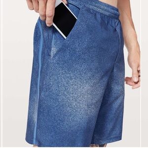 Lululemon men’s Pace Breaker XL ocean spray ice admiral blue 9”